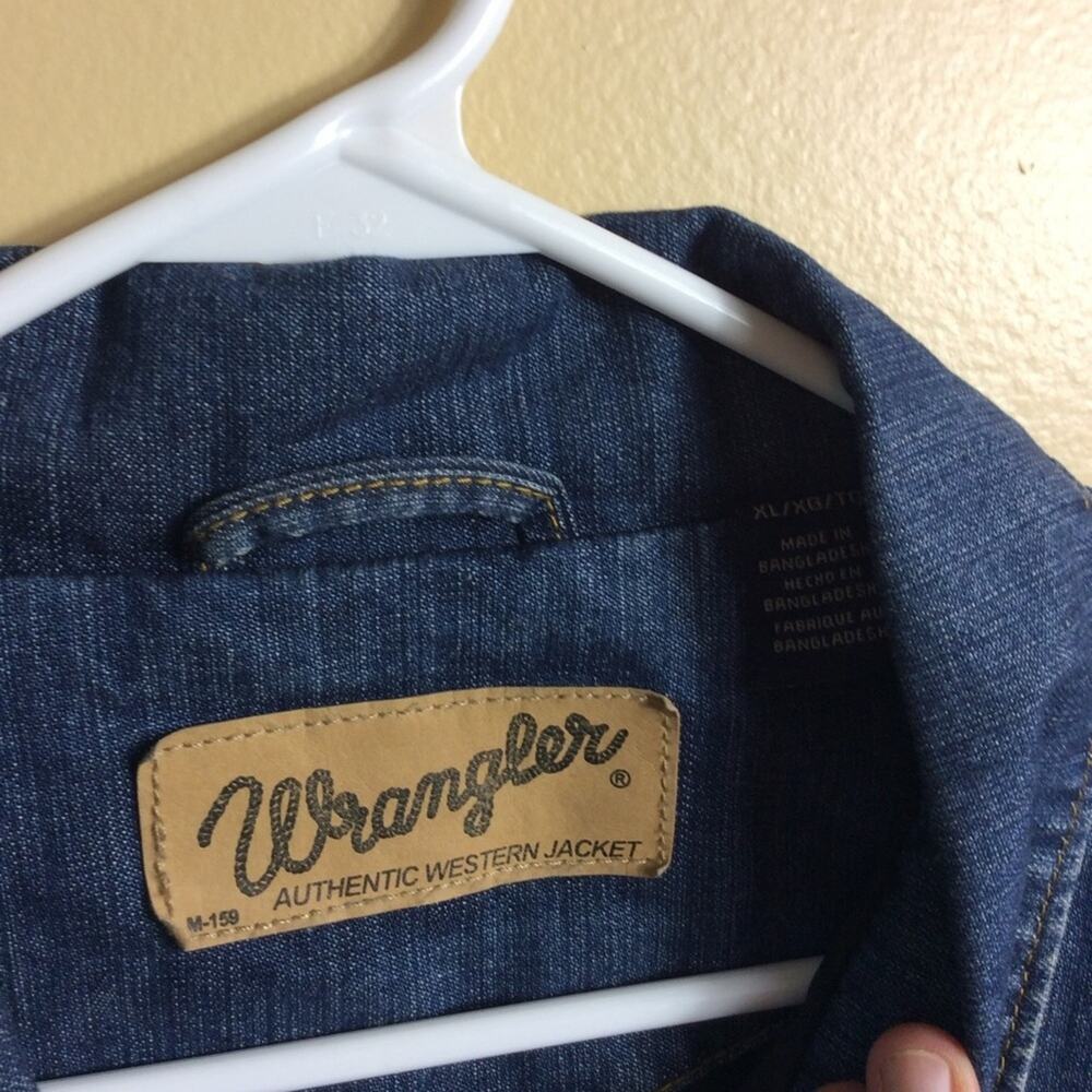 Wrangler dual concealed carry denim jacket. XL. - Picture 6 of 9